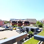 Einfaches 2-Zimmer-Appartement mit Balkon.