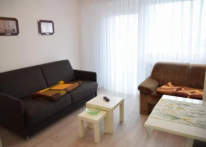 Einfaches 2-Zimmer-Appartement mit Balkon.